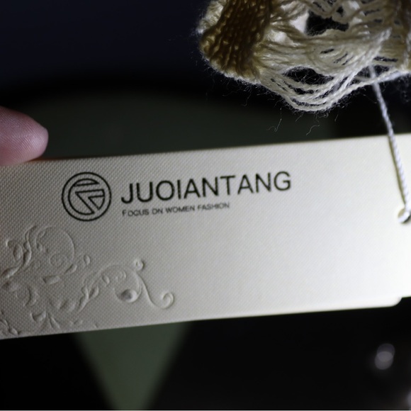 Juoiantang brown and cream distressed sweater, size Large - Picture 6 of 9